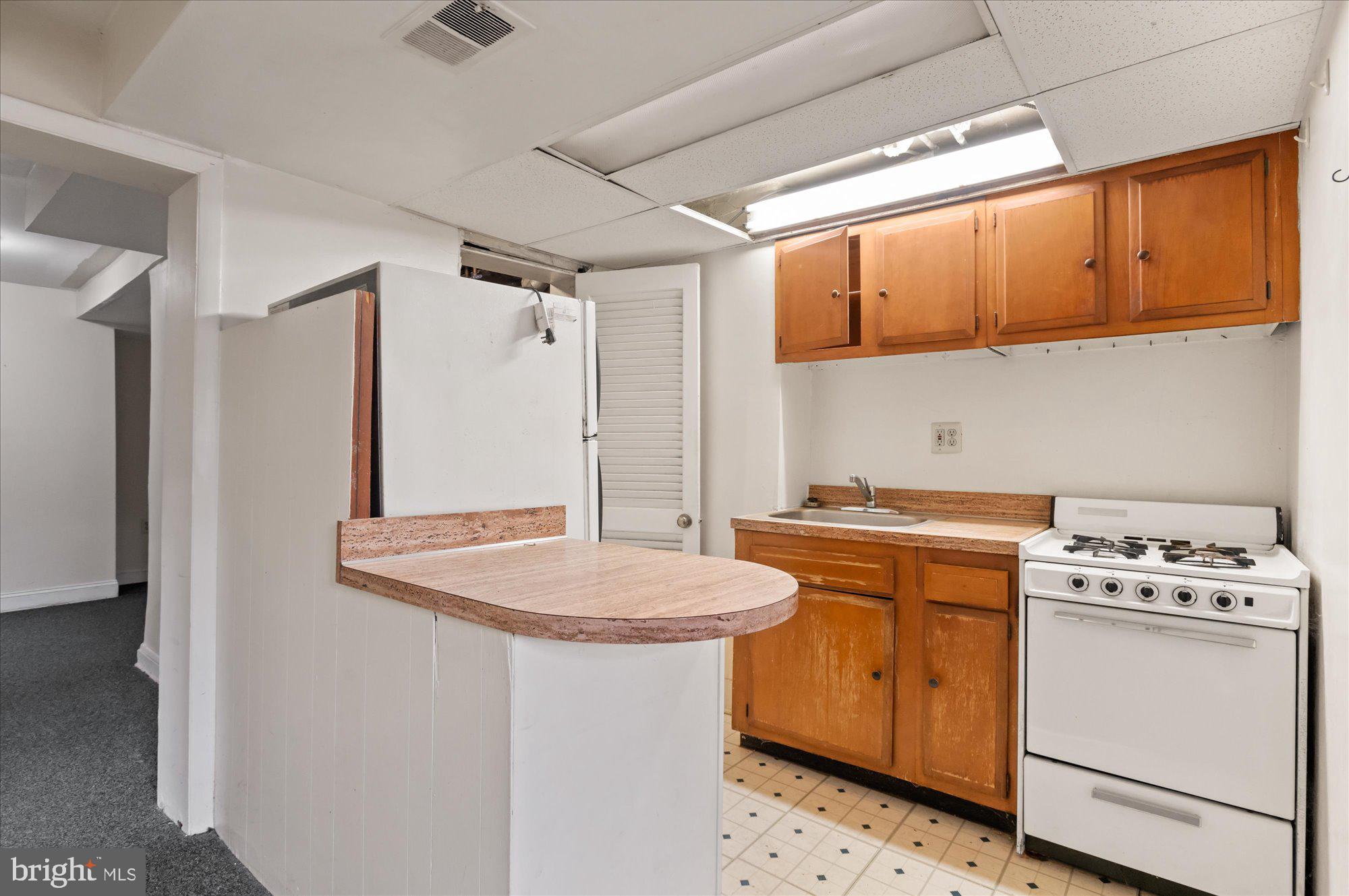 CAPITOL HILL - Commercial Sale