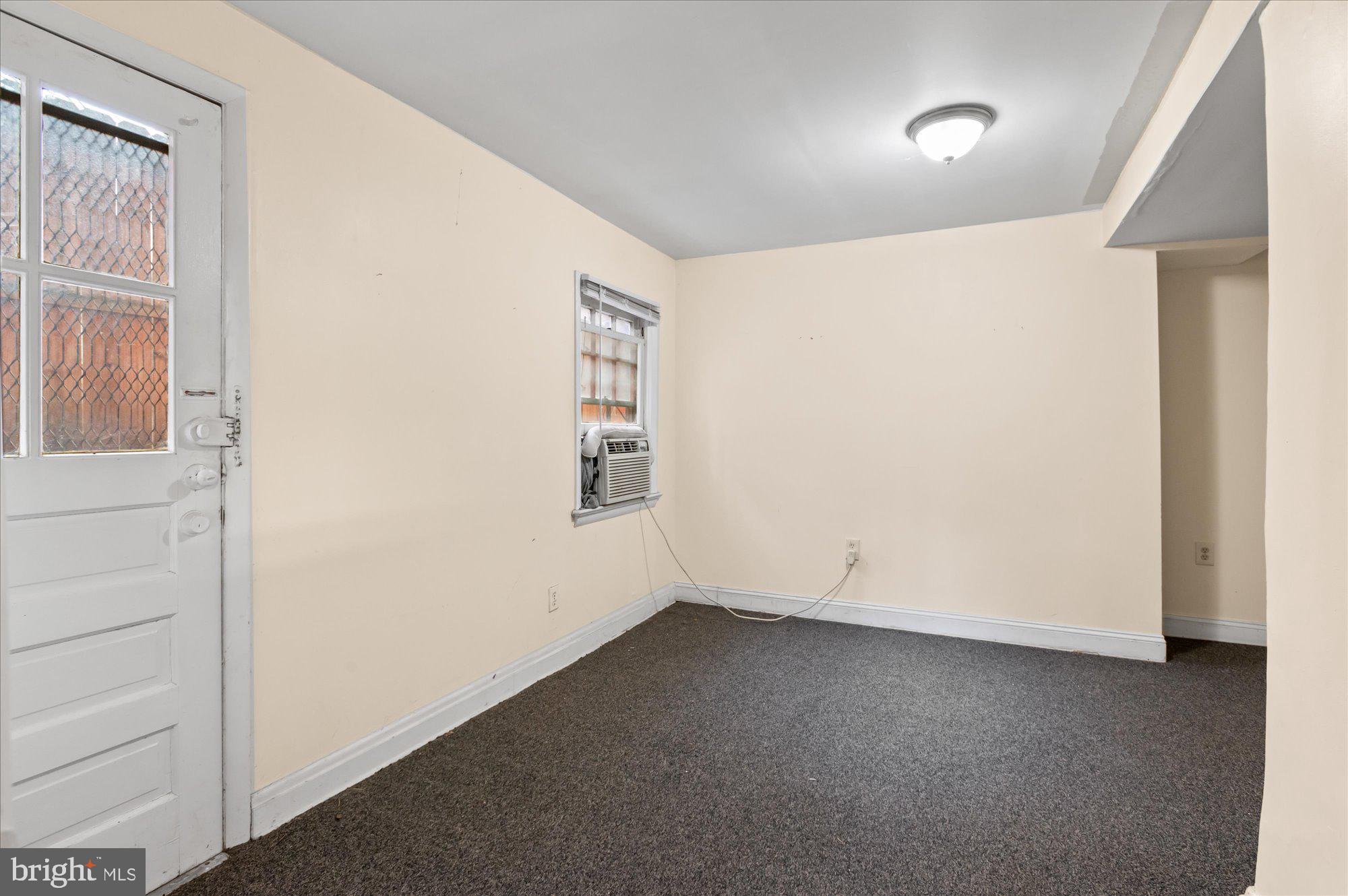 CAPITOL HILL - Commercial Sale