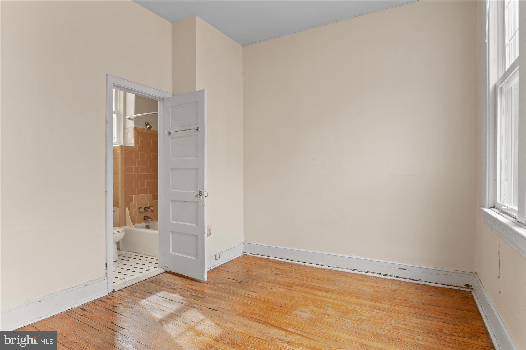 CAPITOL HILL - Commercial Sale