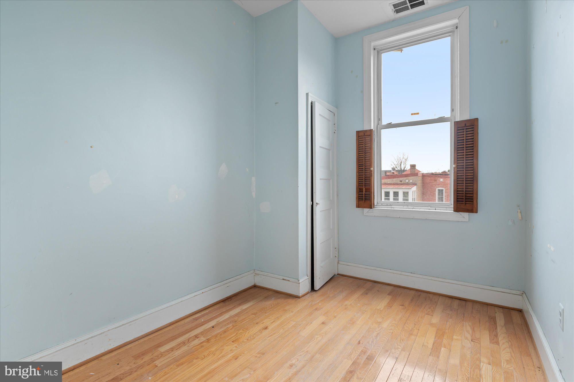 CAPITOL HILL - Commercial Sale