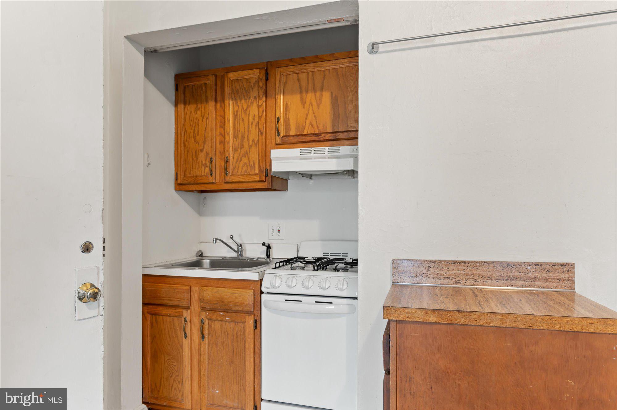 CAPITOL HILL - Commercial Sale