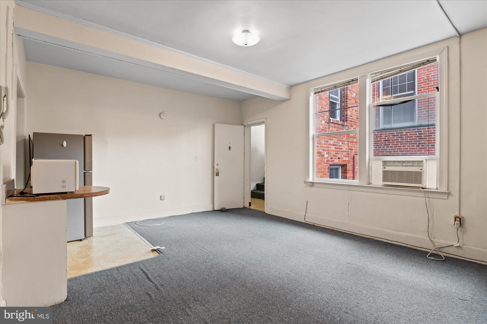 CAPITOL HILL - Commercial Sale