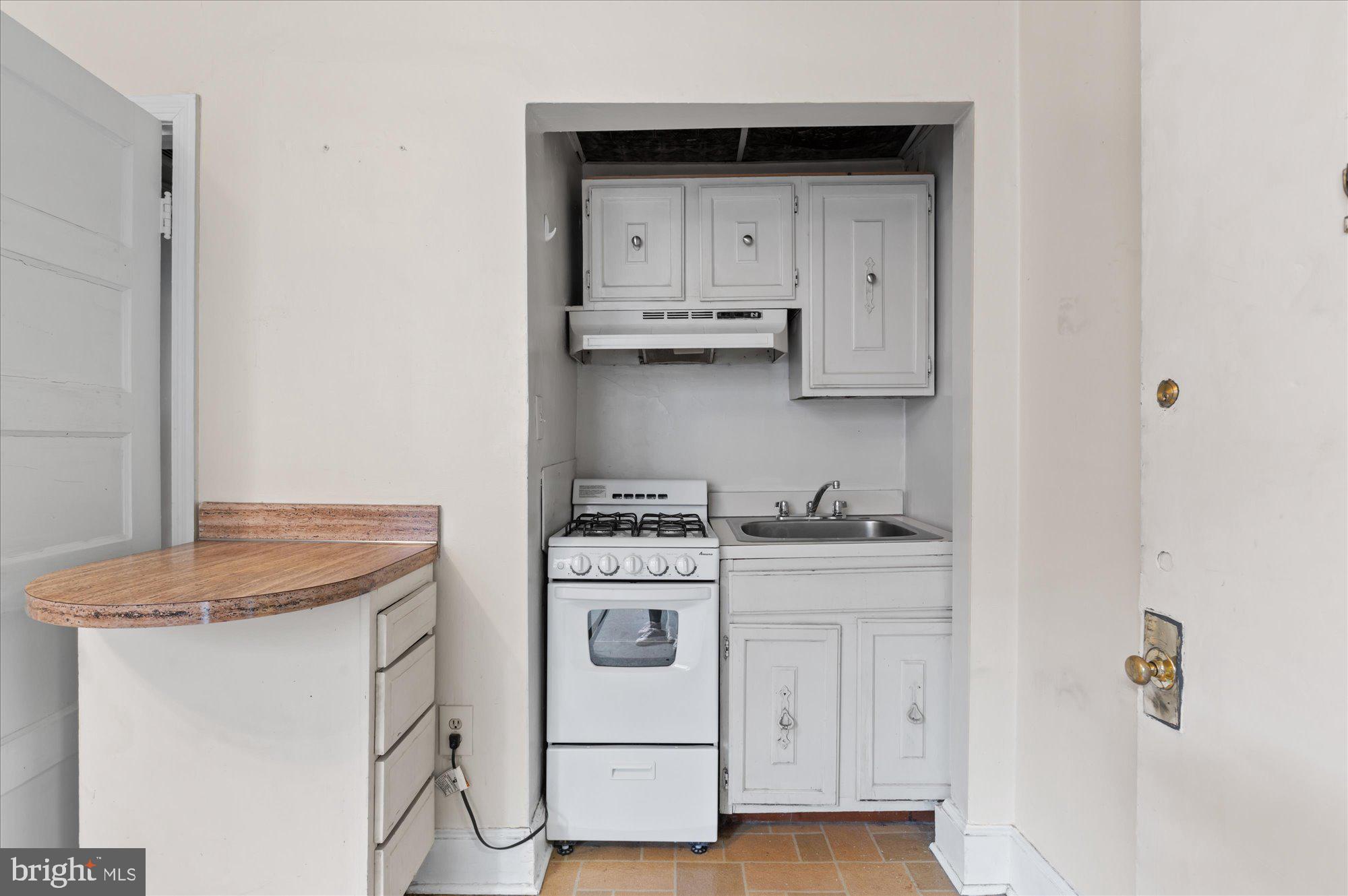 CAPITOL HILL - Commercial Sale