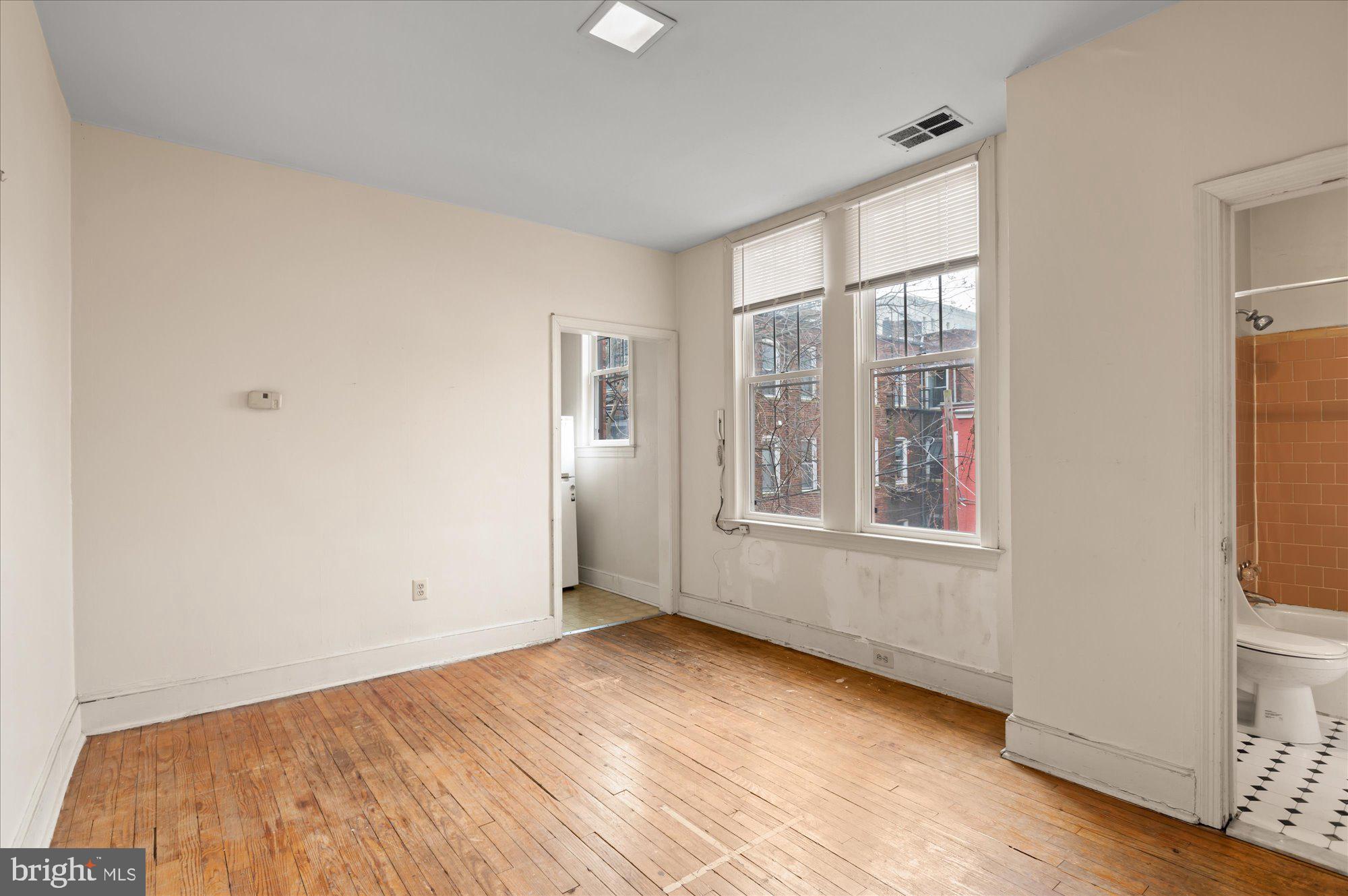 CAPITOL HILL - Commercial Sale