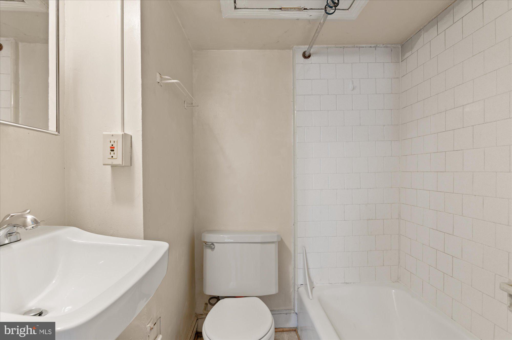 CAPITOL HILL - Commercial Sale
