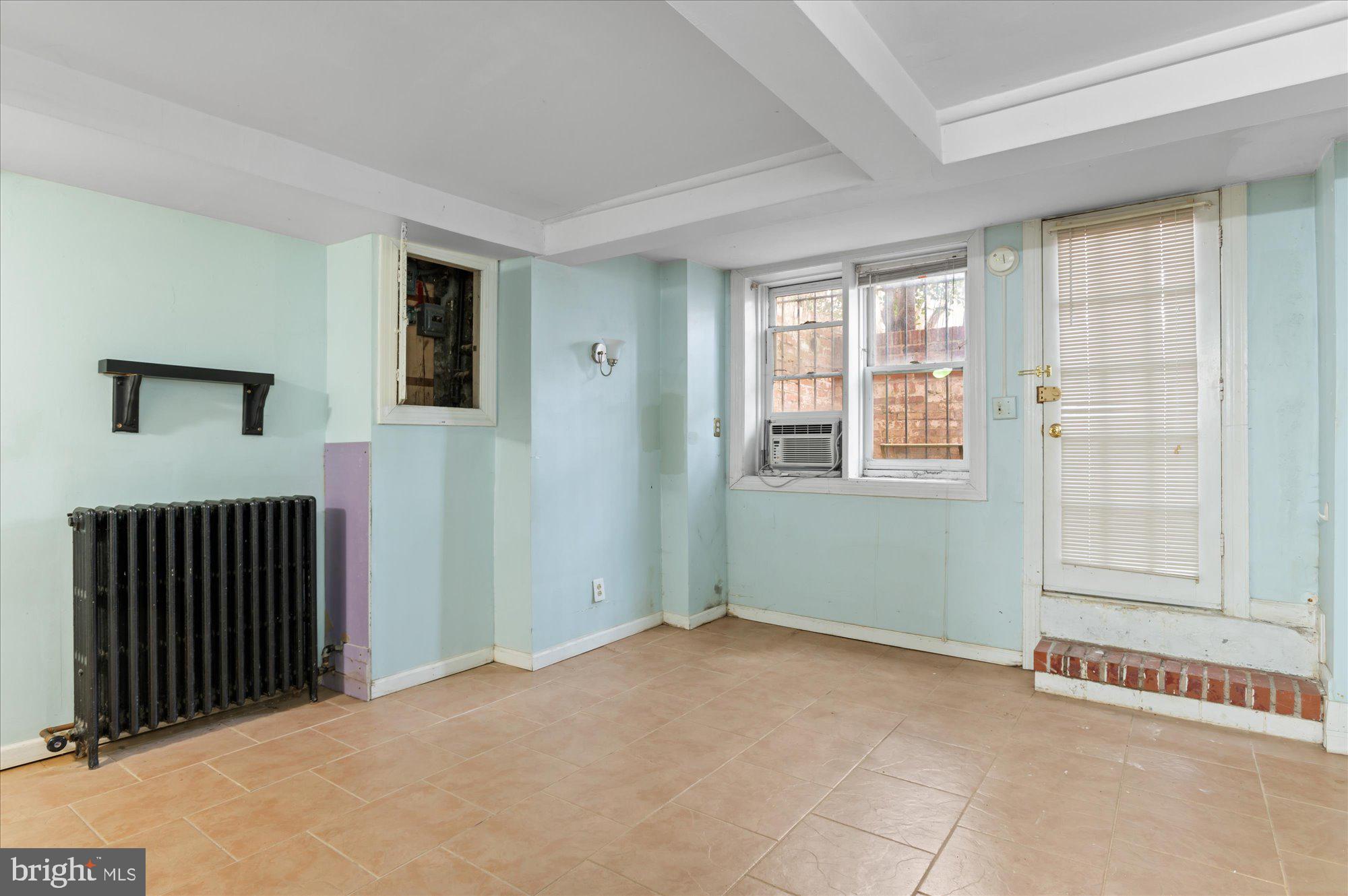 CAPITOL HILL - Commercial Sale