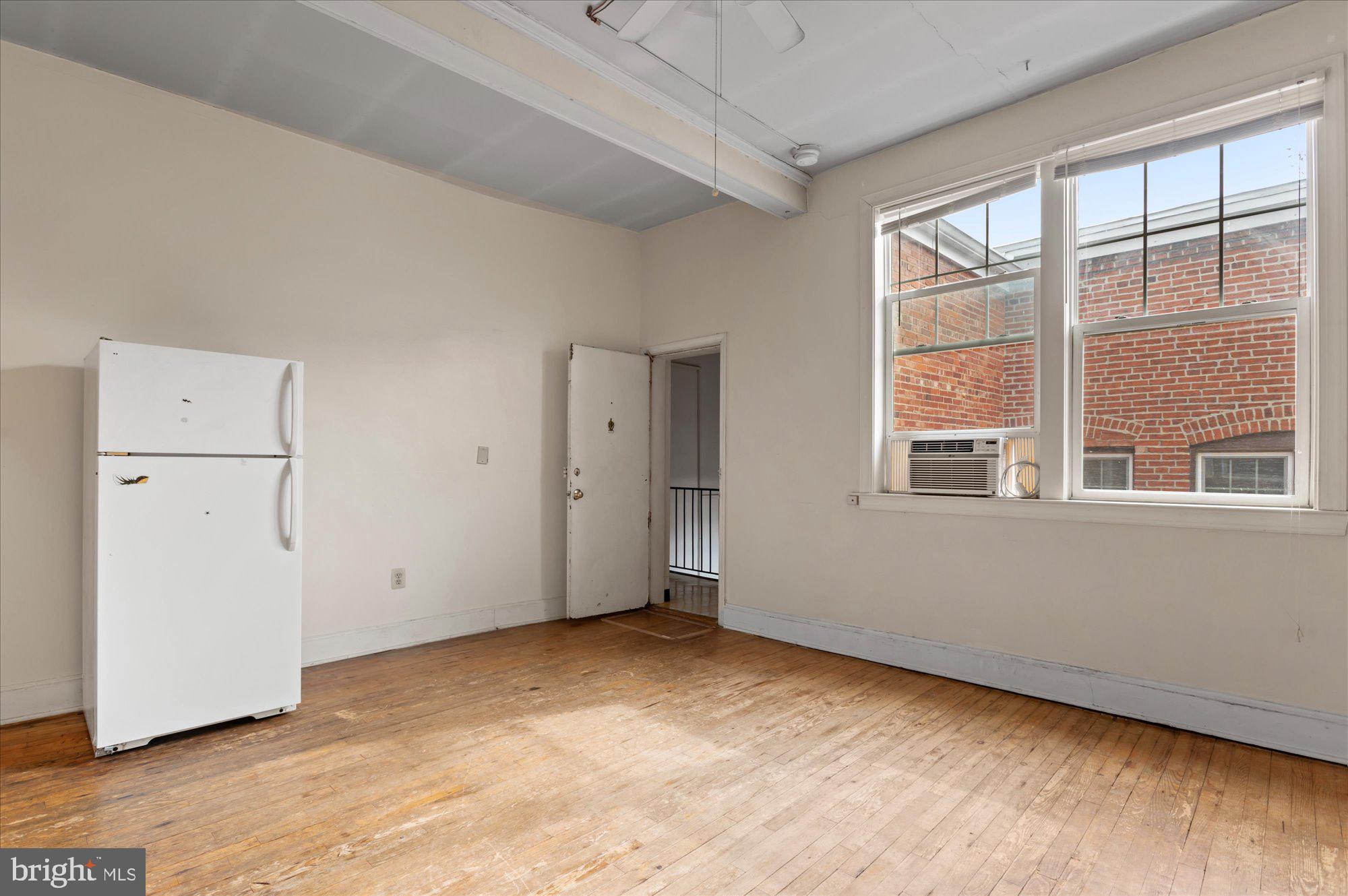 CAPITOL HILL - Commercial Sale