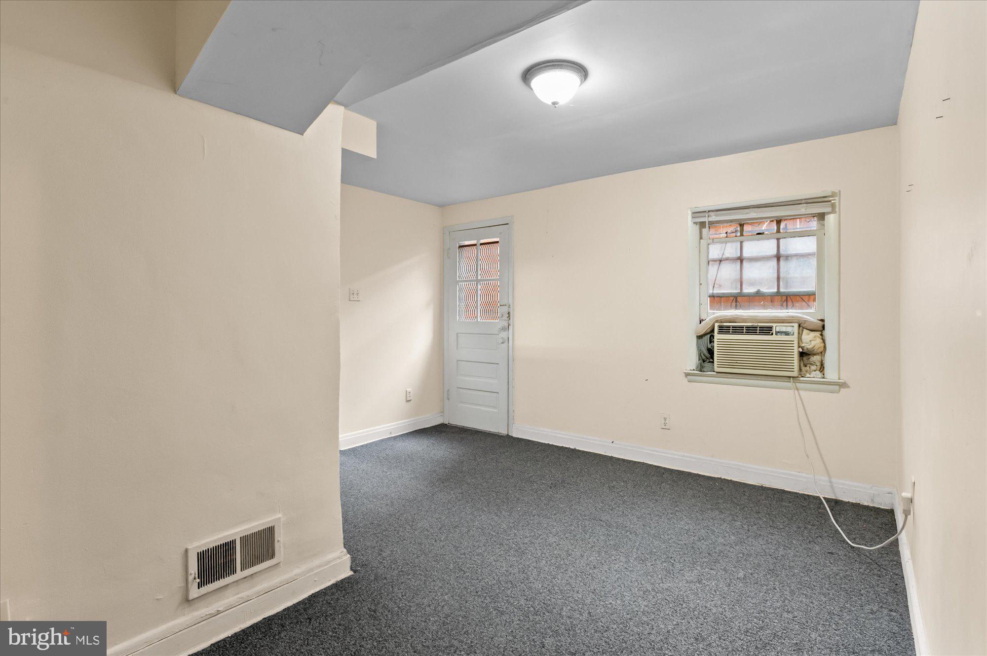 CAPITOL HILL - Commercial Sale
