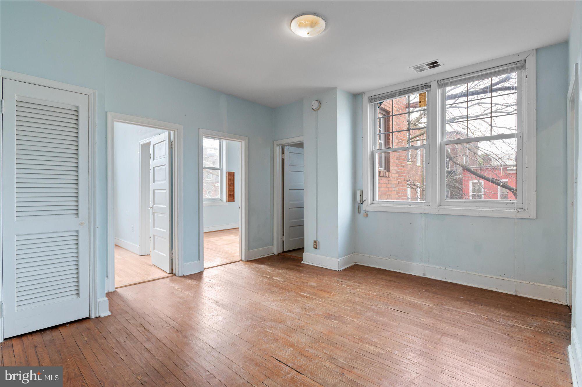 CAPITOL HILL - Commercial Sale