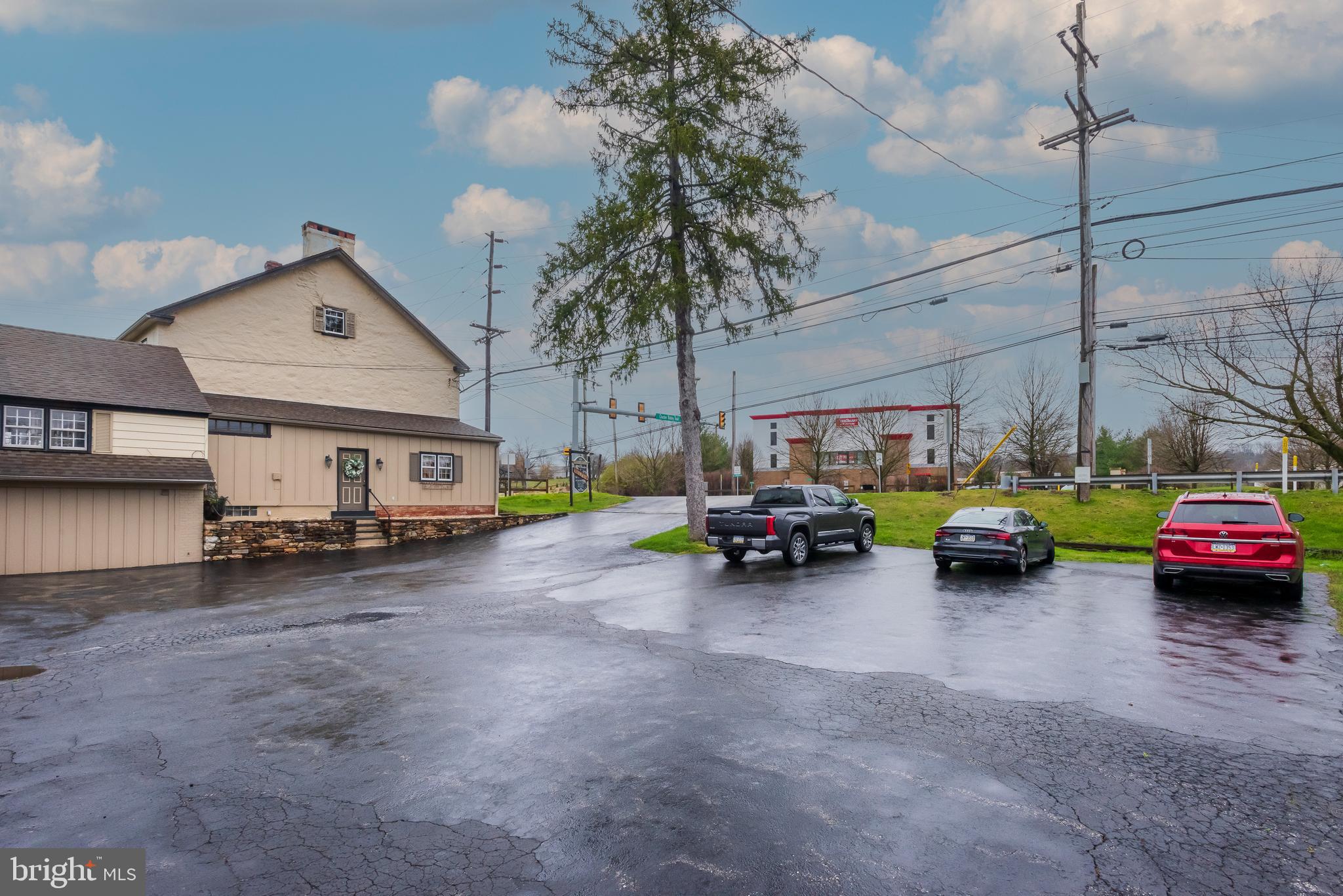 431 E LINCOLN HIGHWAY