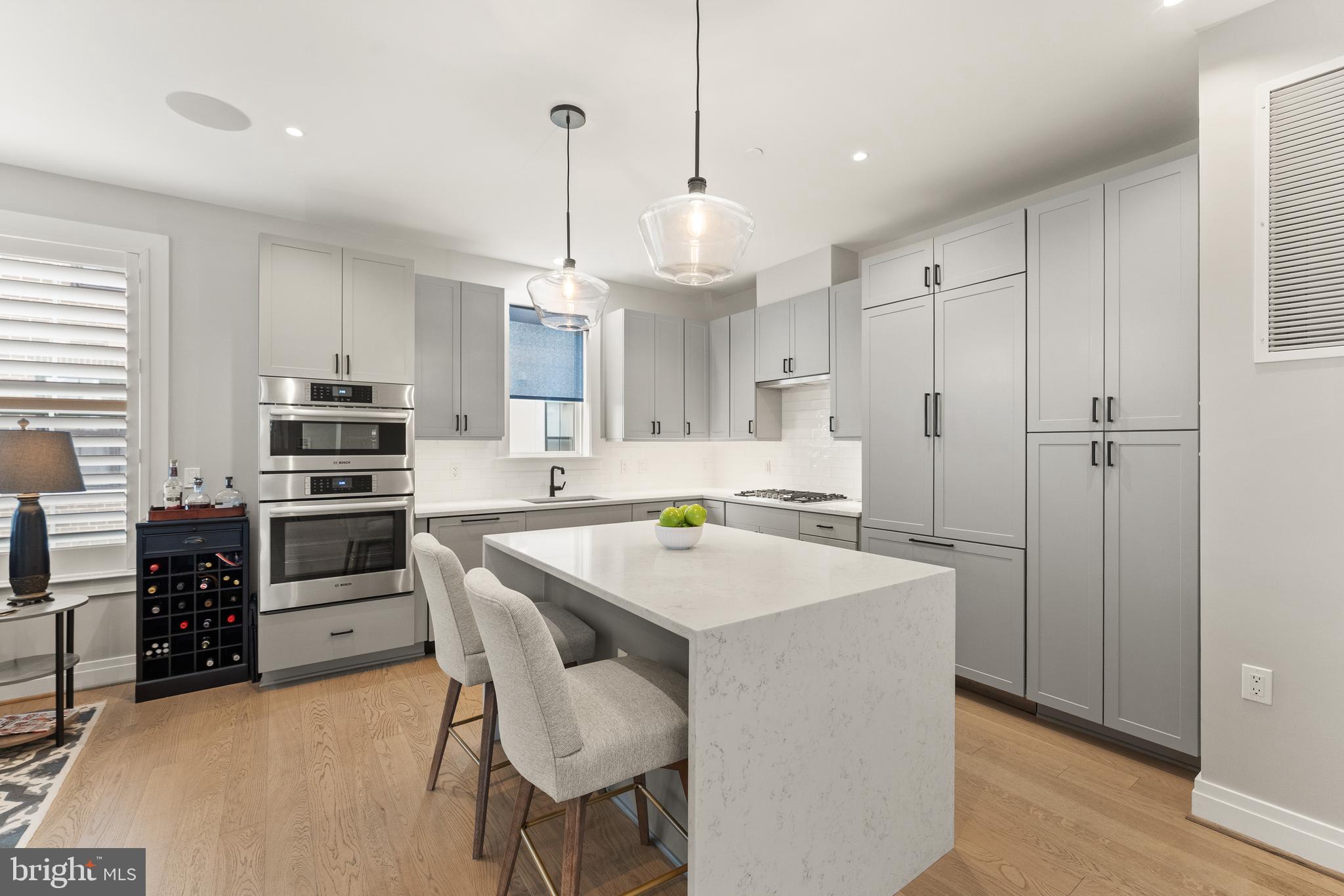 OLD TOWN ALEXANDRIA - Residential