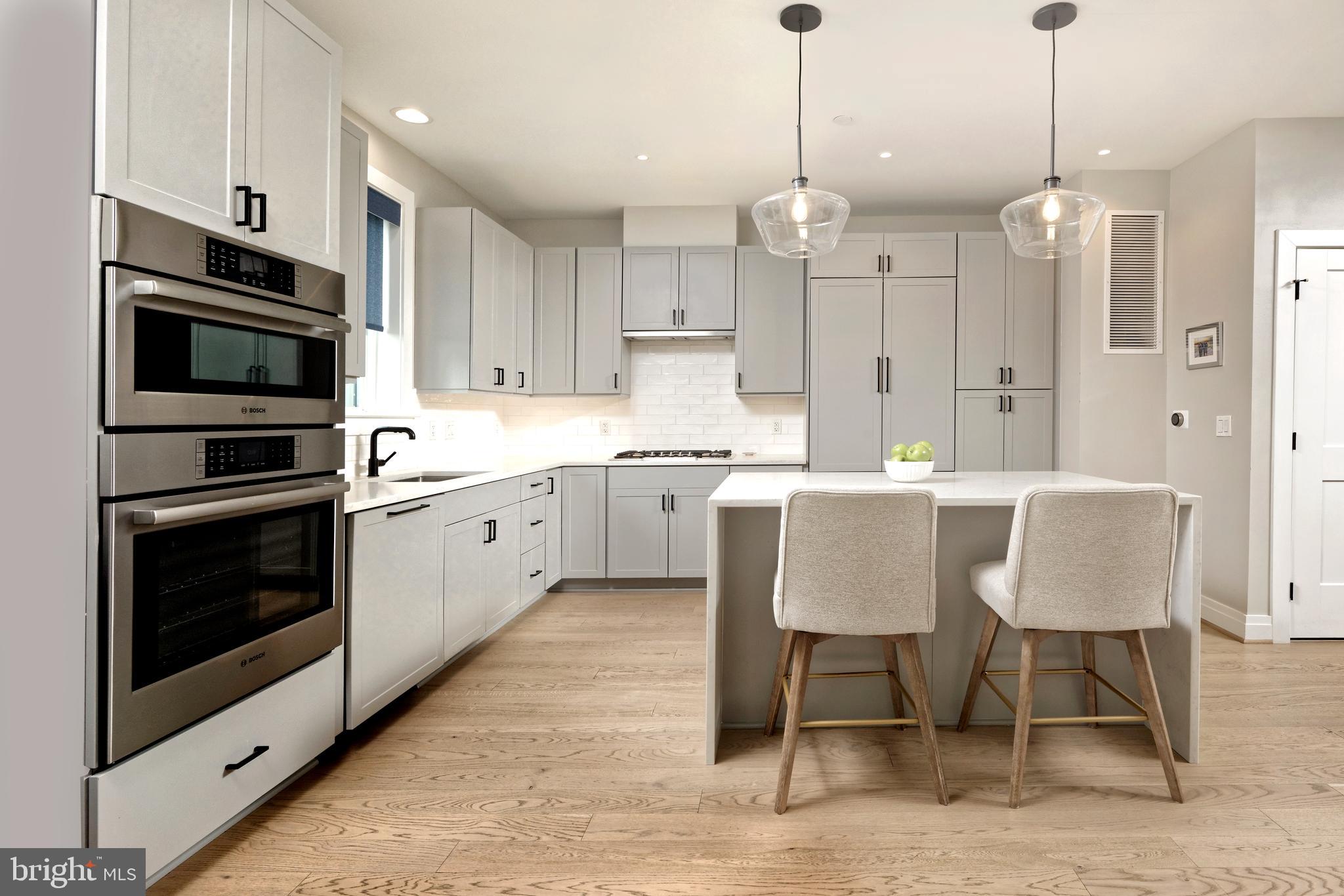 OLD TOWN ALEXANDRIA - Residential