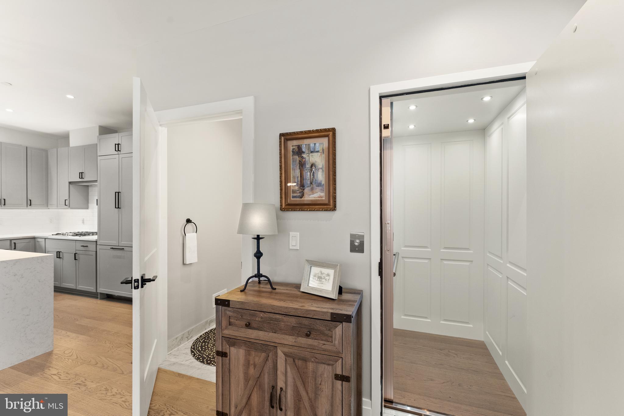 OLD TOWN ALEXANDRIA - Residential