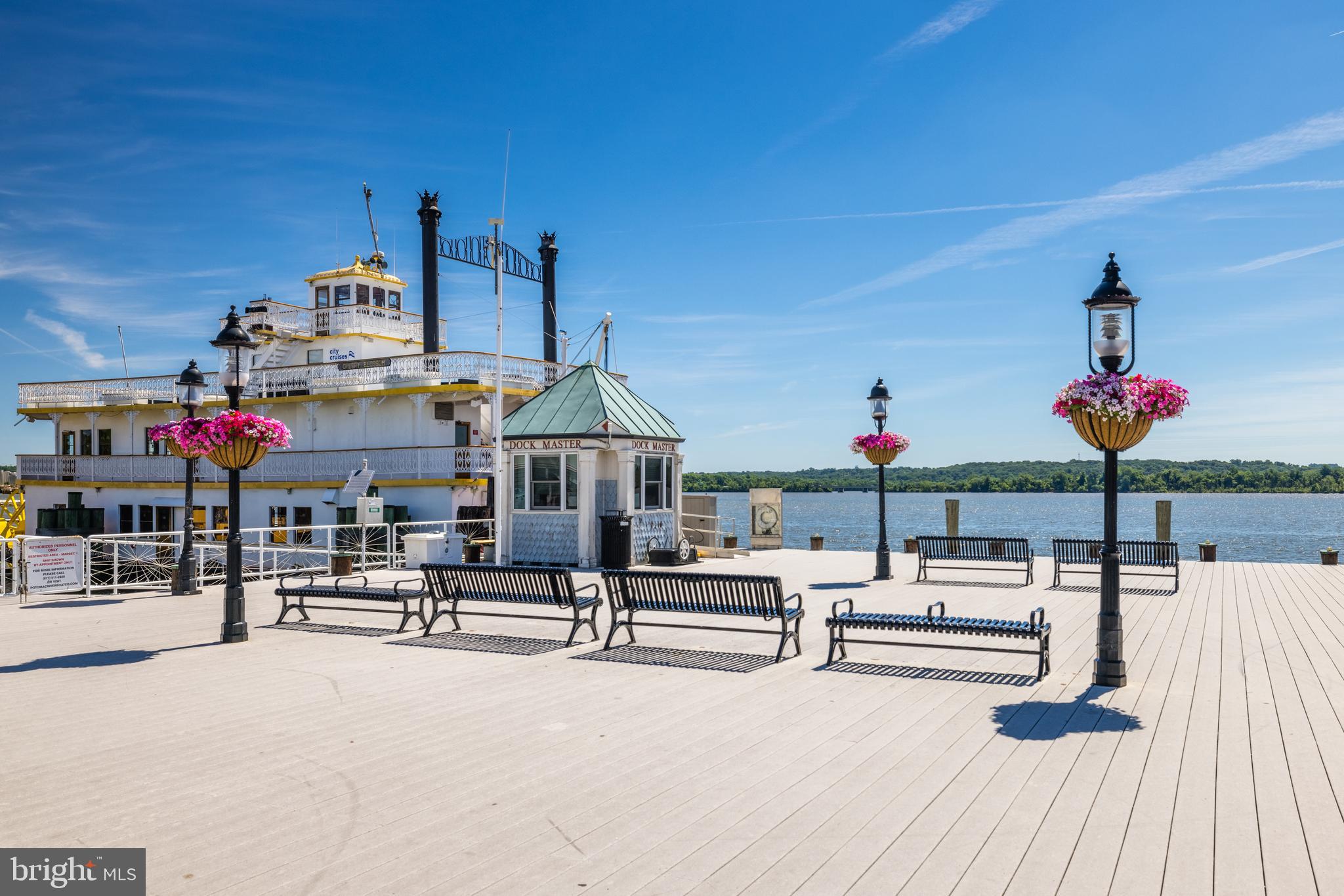 OLD TOWN ALEXANDRIA - Residential