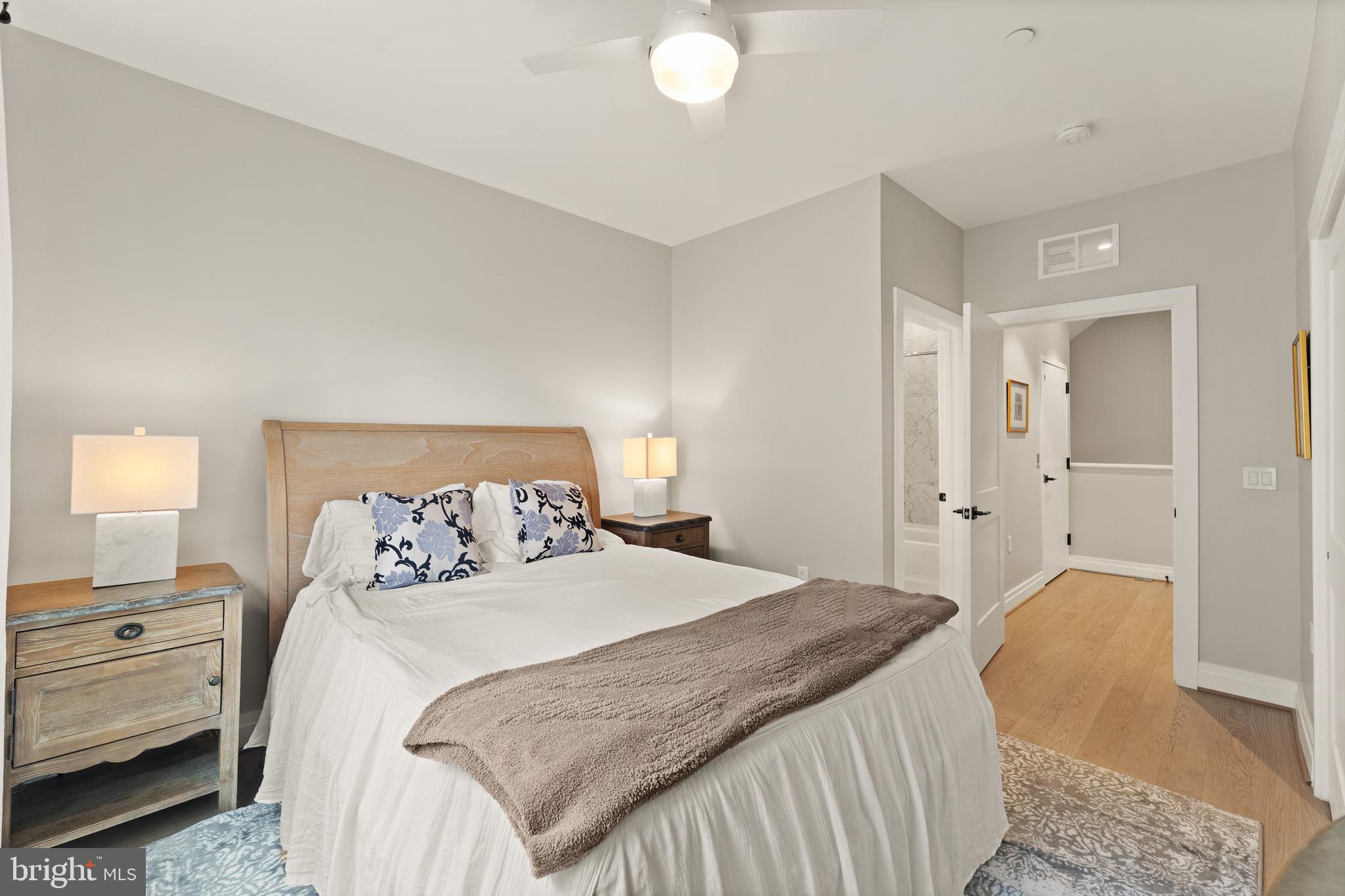 OLD TOWN ALEXANDRIA - Residential