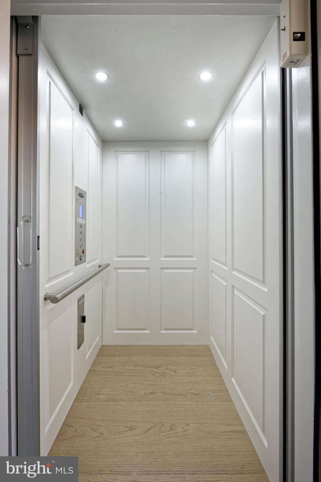 OLD TOWN ALEXANDRIA - Residential