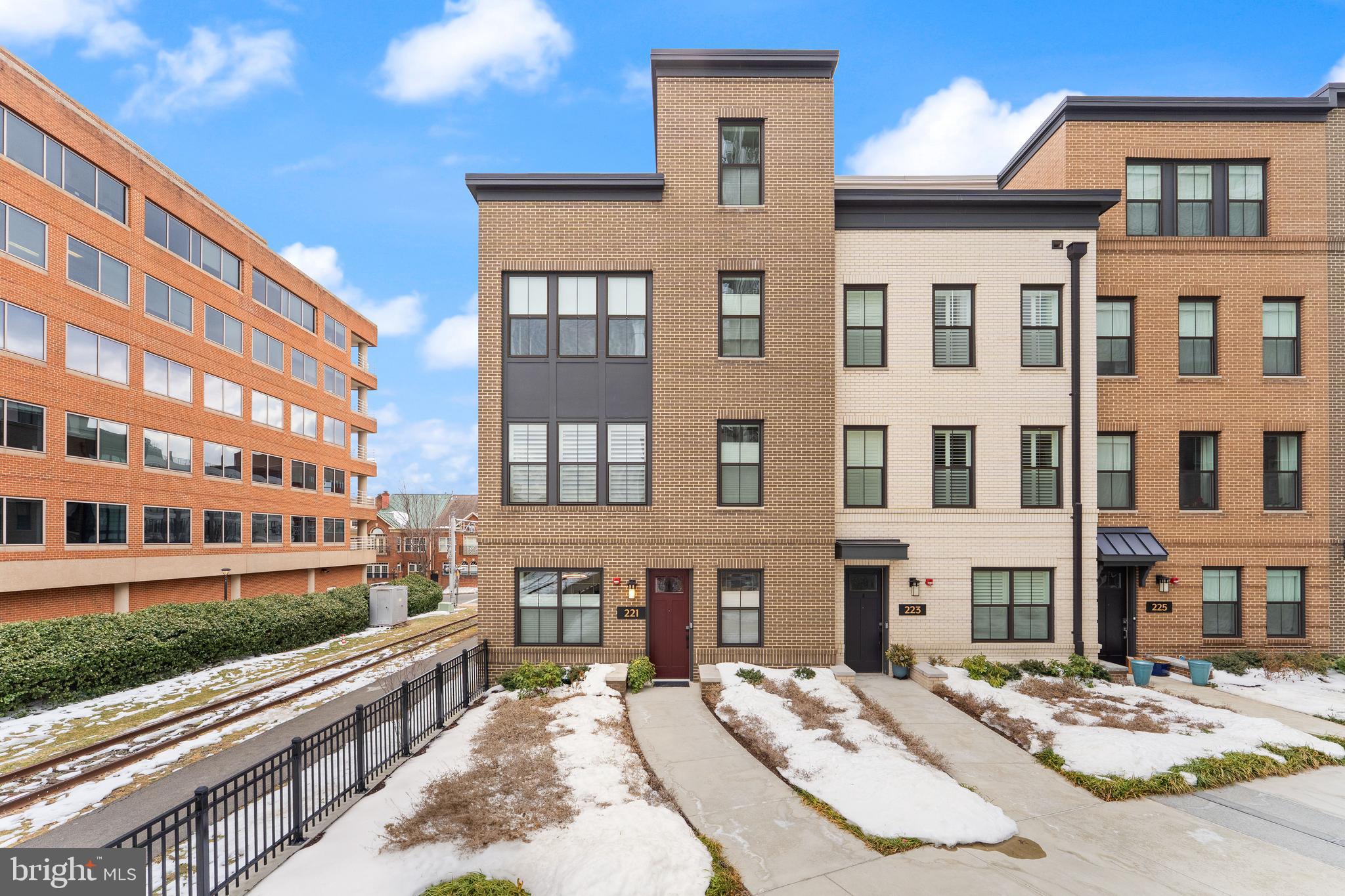 OLD TOWN ALEXANDRIA - Residential