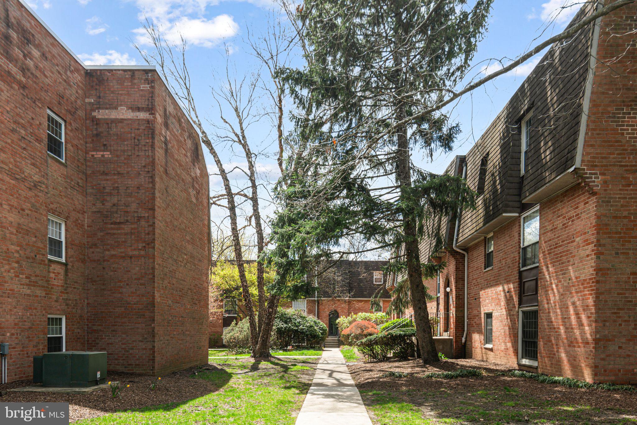 EAST FALLS - Residential