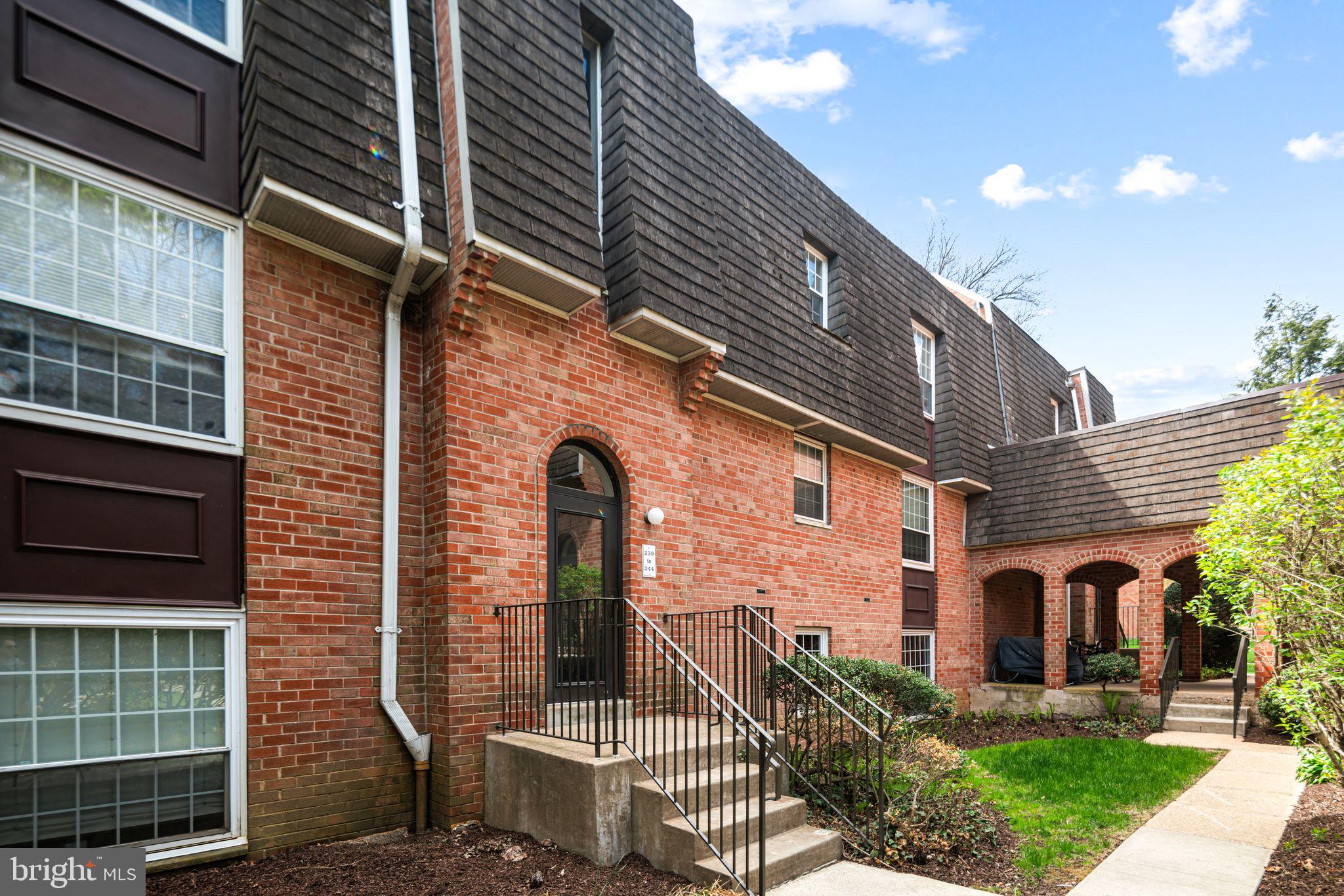 EAST FALLS - Residential