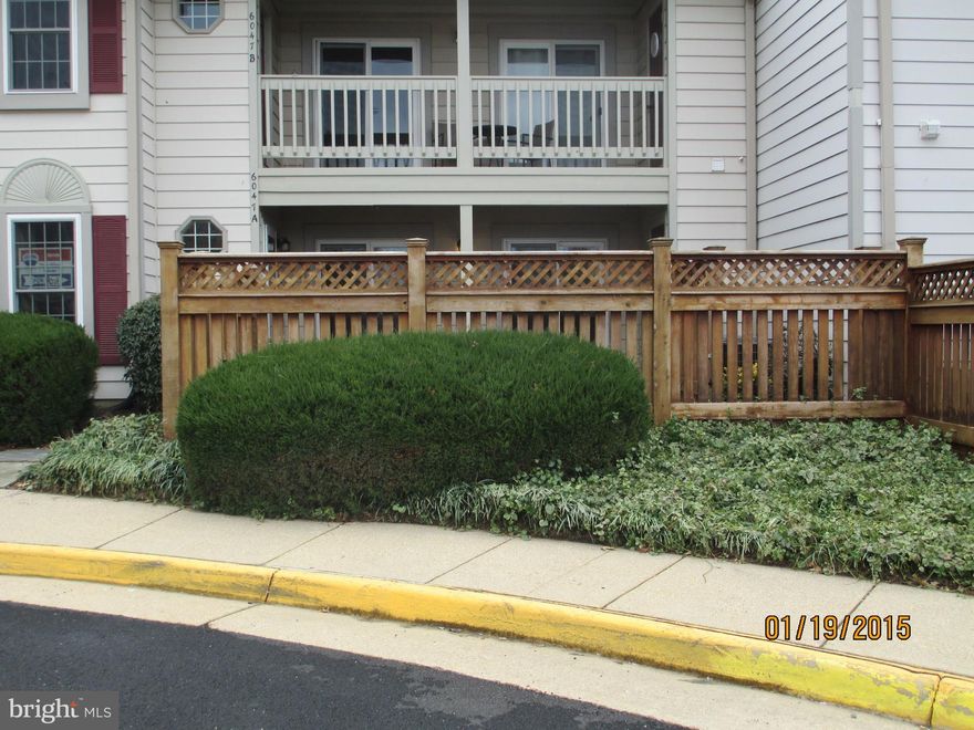 Nice patio condo walking distance to Kingstowne! Large master bedroom w/walk-in closet and walk-out to patio! Spacious living room w/woodburning fireplace & sep dining area off kitchen! Washer & dryer & extra storage closet off patio area.  Pets OK w/size restriction.