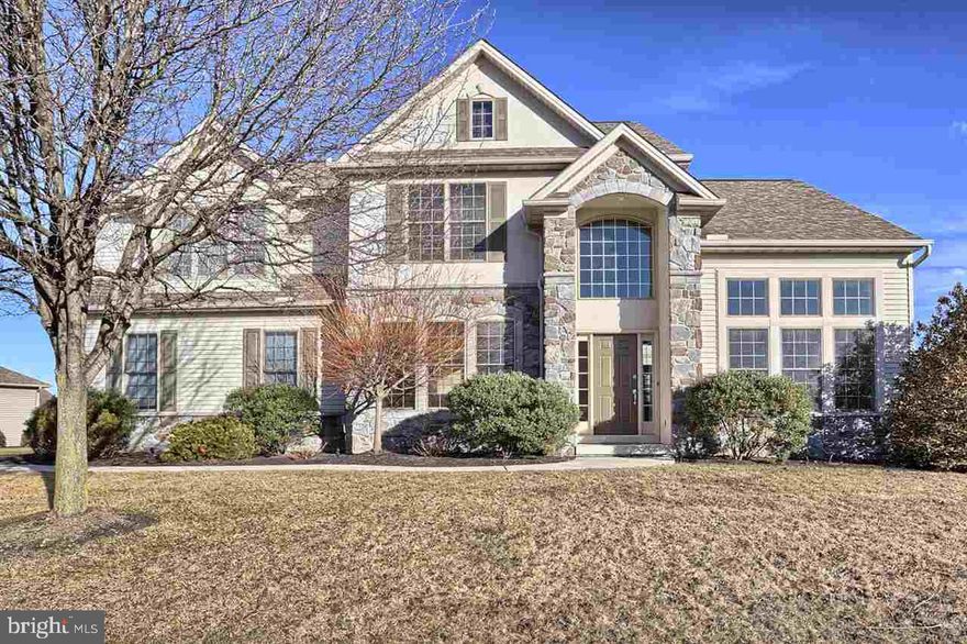 Dartmouth Green Beauty! Open spacious rooms, tons of up grades.  Just made like new for you! New granite in lg kitchen, fresh paint and updated lighting through out. Best buy in the area with gorgeous lower level inc. bar area and full bath, over sized garage and expansive EP Henry patio with fireplace. This is a must see to believe home!