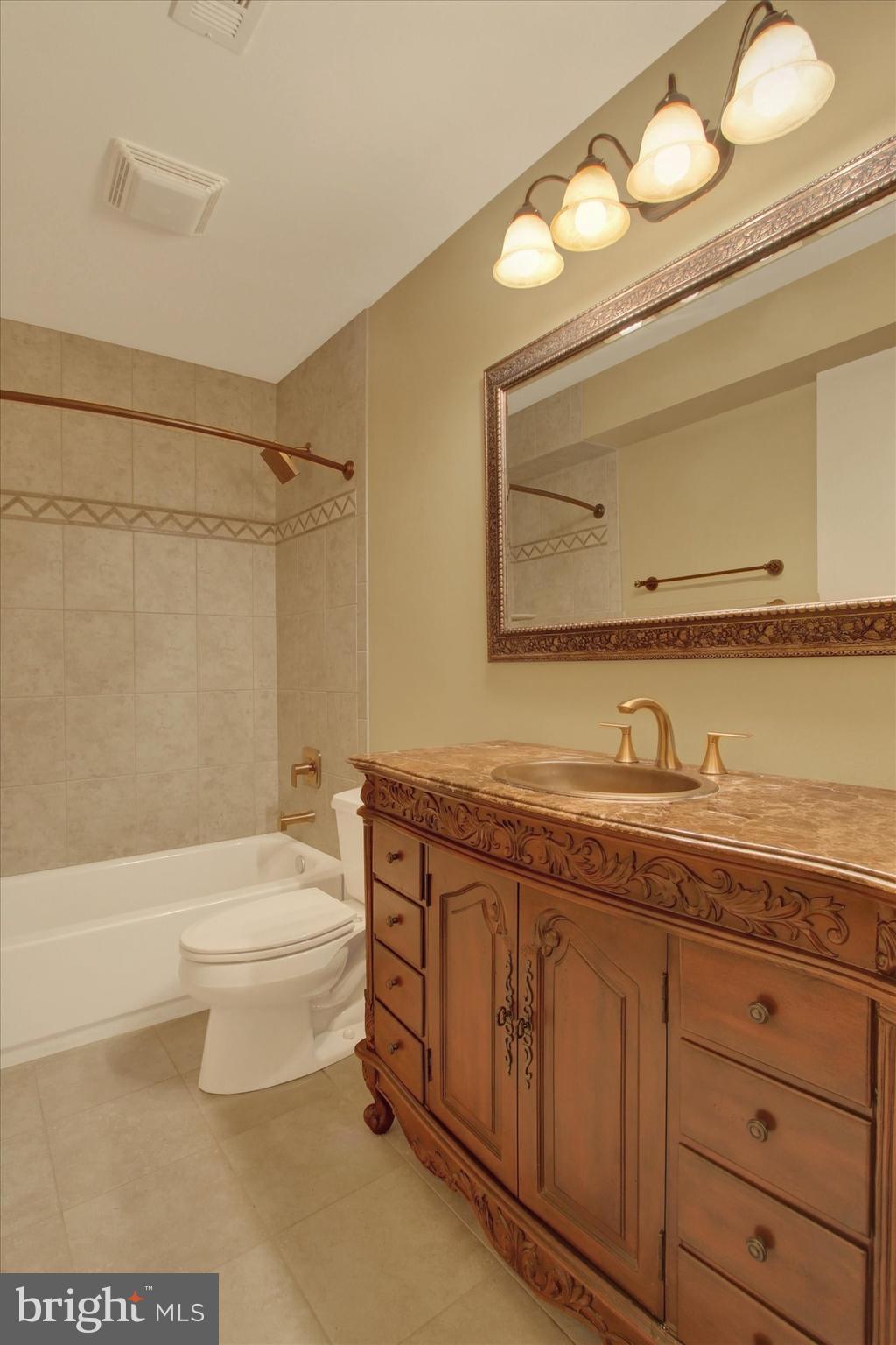 RIVER DOWNS - Residential