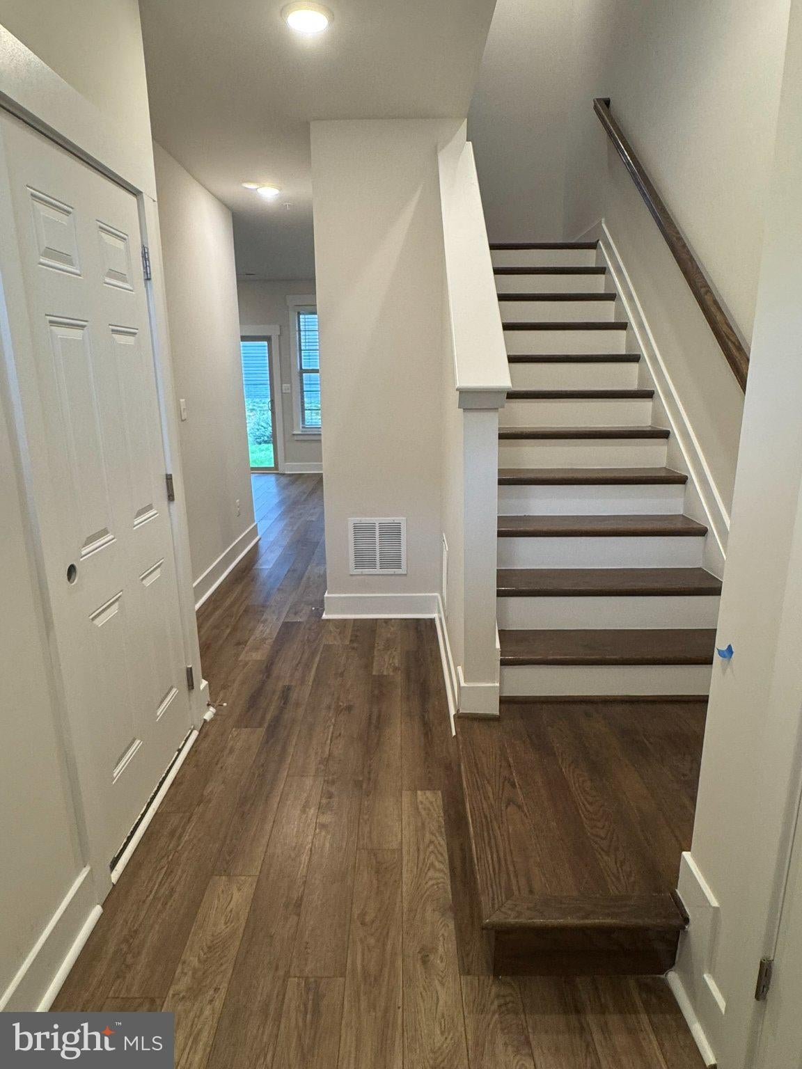 211 POMEGRANATE LANE