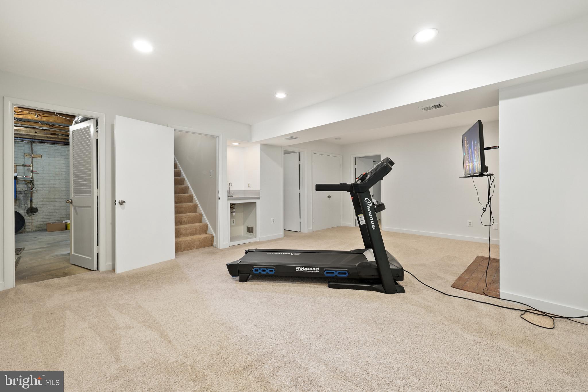 RESTON - Residential