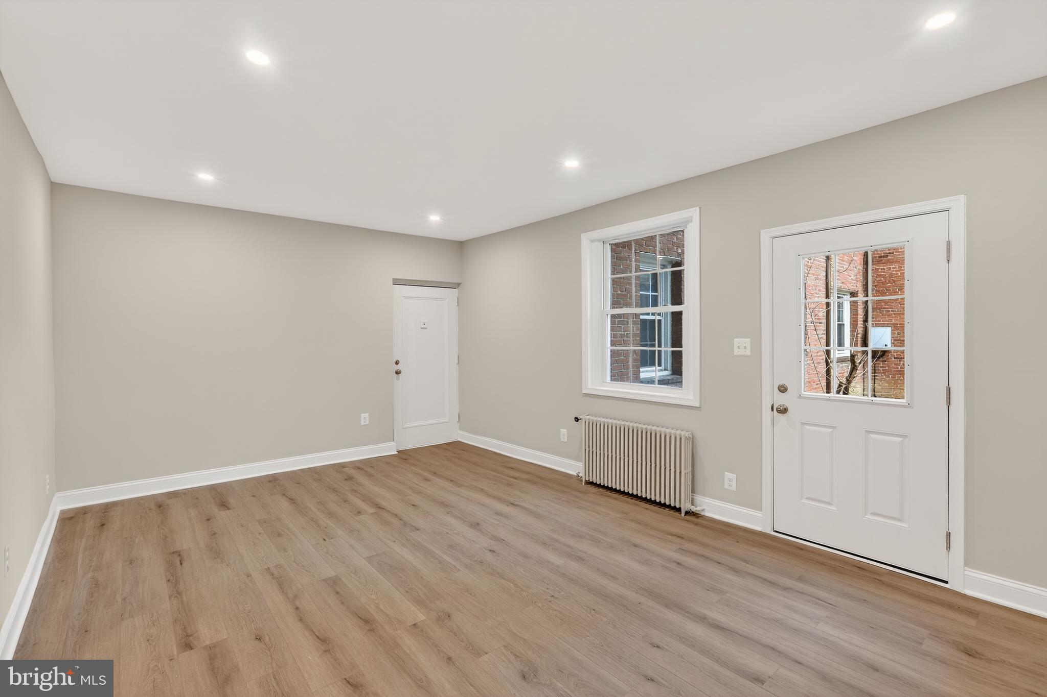 FREDERICK COURTS - Residential