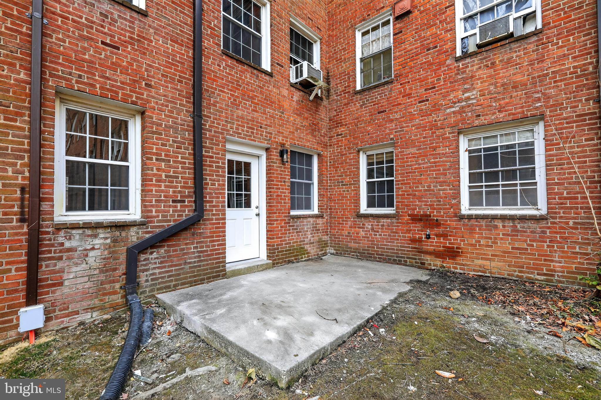 FREDERICK COURTS - Residential