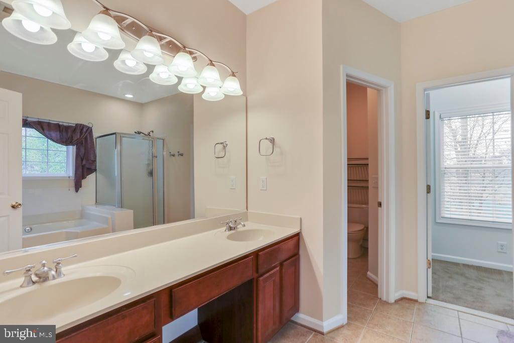 APPLE KNOLLS ESTATES - Residential