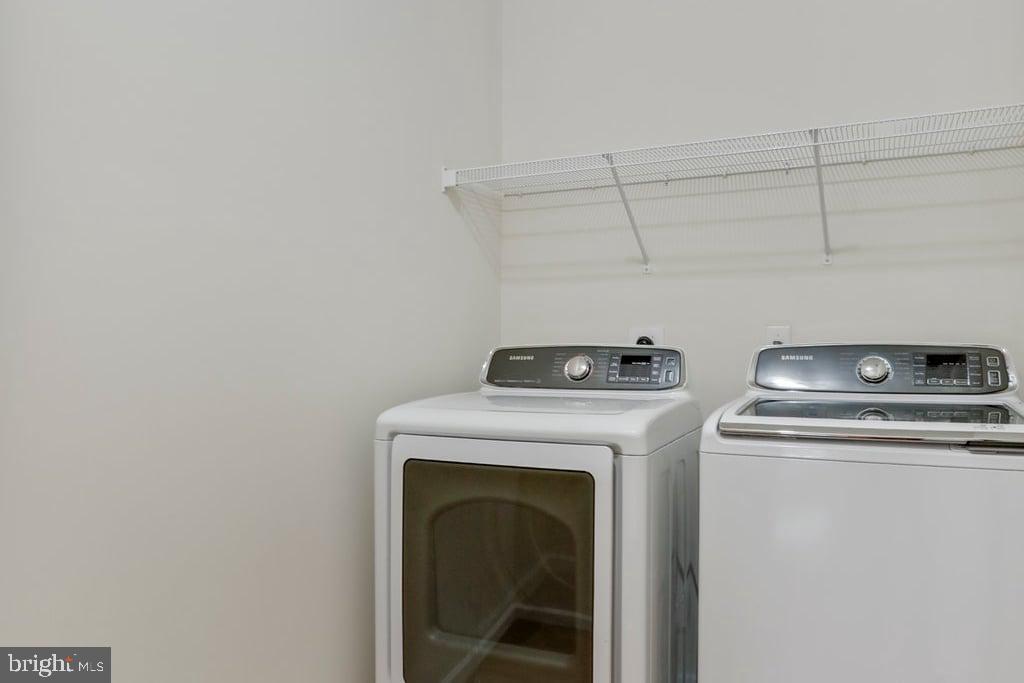 APPLE KNOLLS ESTATES - Residential