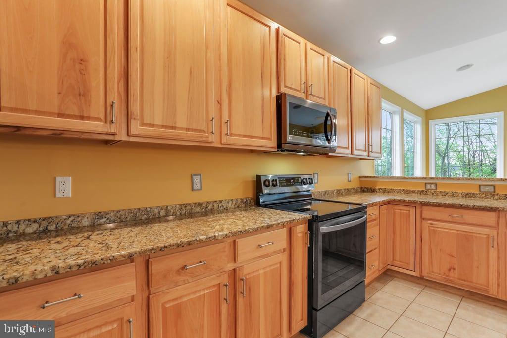 APPLE KNOLLS ESTATES - Residential