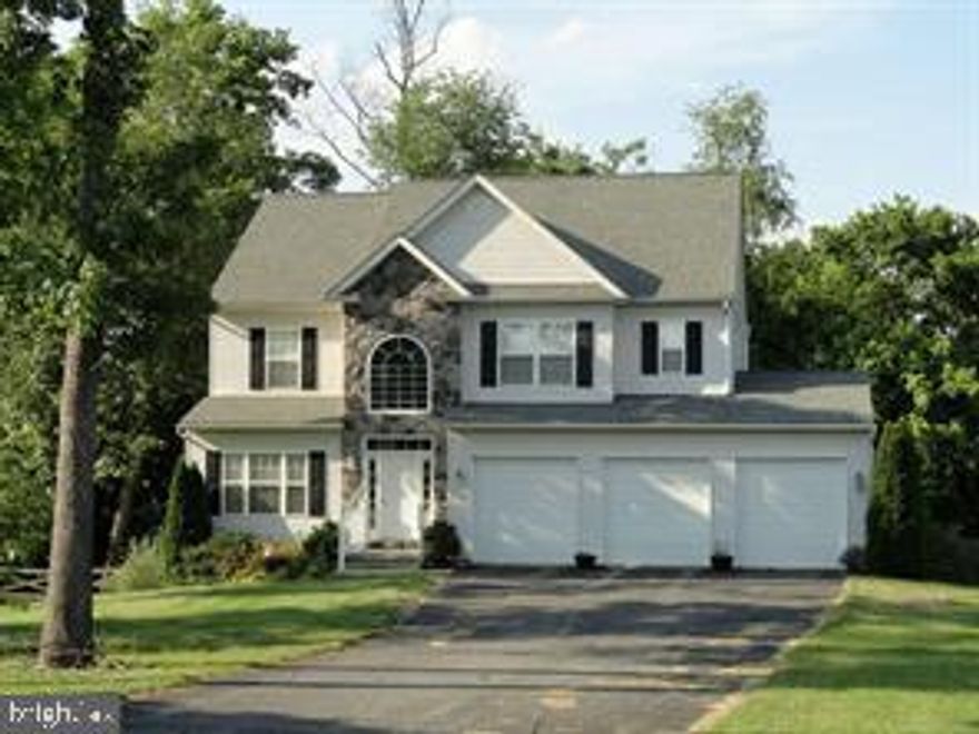 5 Bedroom 3.5 Baths 4000 sq ft of perfect move in Ready Dream Home!!!Upscale Gourmet Kitchen with Granite counters and Stainless steel appliances with 42 inch Cabinets and tile floors and a island  Sunroom  and love the Hardwood floors.  while you   enjoy the large deck and very private fully fenced backyard. A 2 story 2nd garage with electric  in in the backyard that is a amazing workshop could even be a apartment. Brand New Roof and nice Gas Fireplace. and a very nice formal Dining Room.  Fully  finished   Basement  with  level walk out and  a wet bar and theatre room.2 year old energy efficient Bosch HVAC  System.  Upgraded Bathrooms and lots of closet space. Hurry while this amazing home  and upscale lot are available.