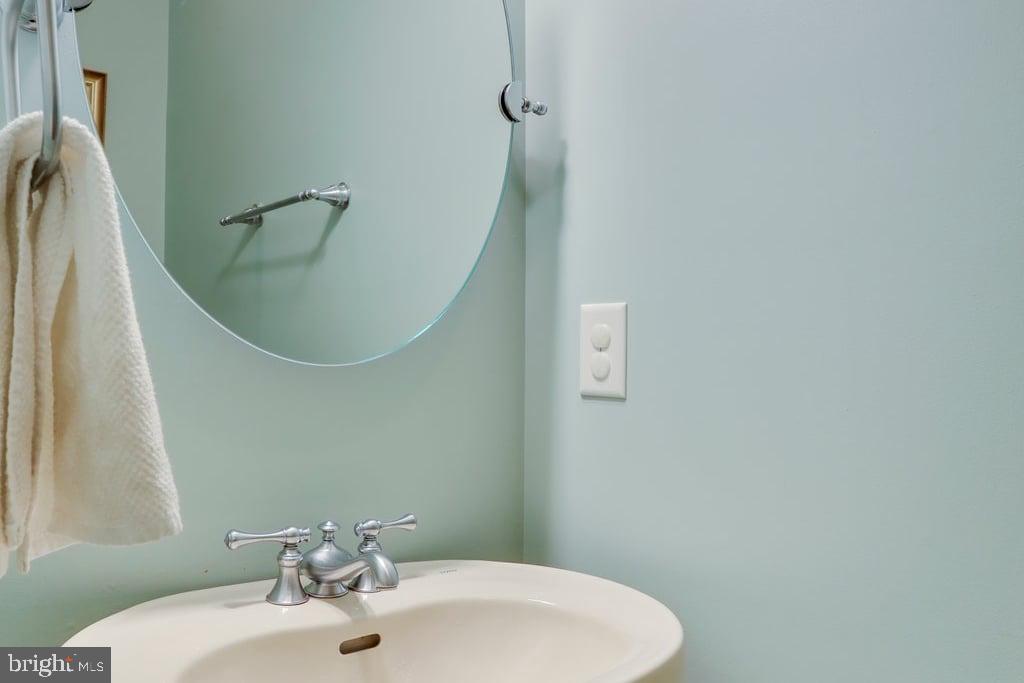 APPLE KNOLLS ESTATES - Residential