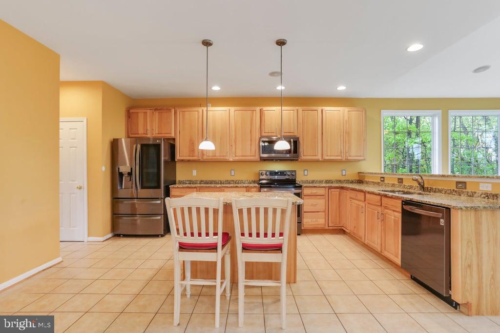 APPLE KNOLLS ESTATES - Residential