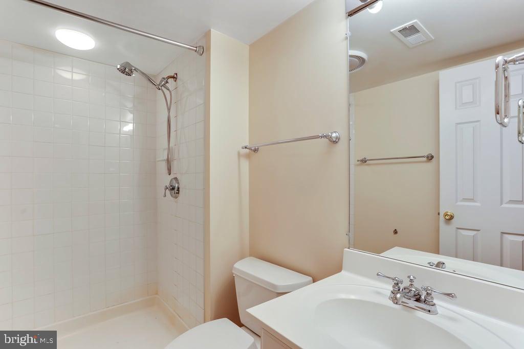 APPLE KNOLLS ESTATES - Residential