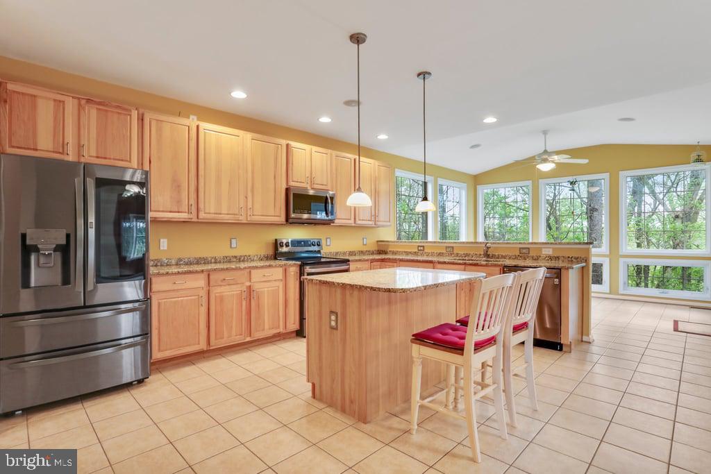 APPLE KNOLLS ESTATES - Residential