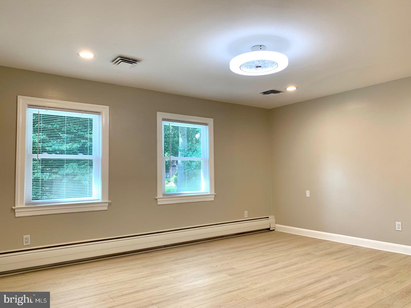 BANNOCKBURN ESTATES - Residential Lease