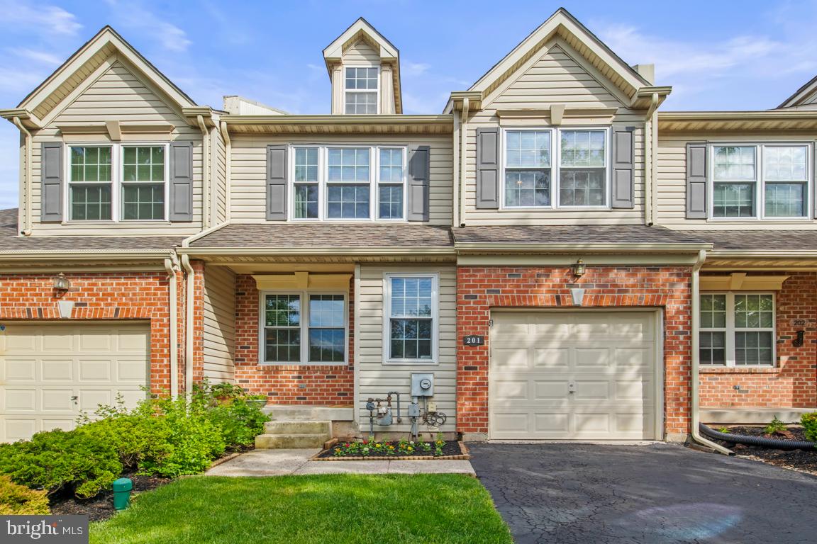 WILLIAMSBURG VILLA - Residential
