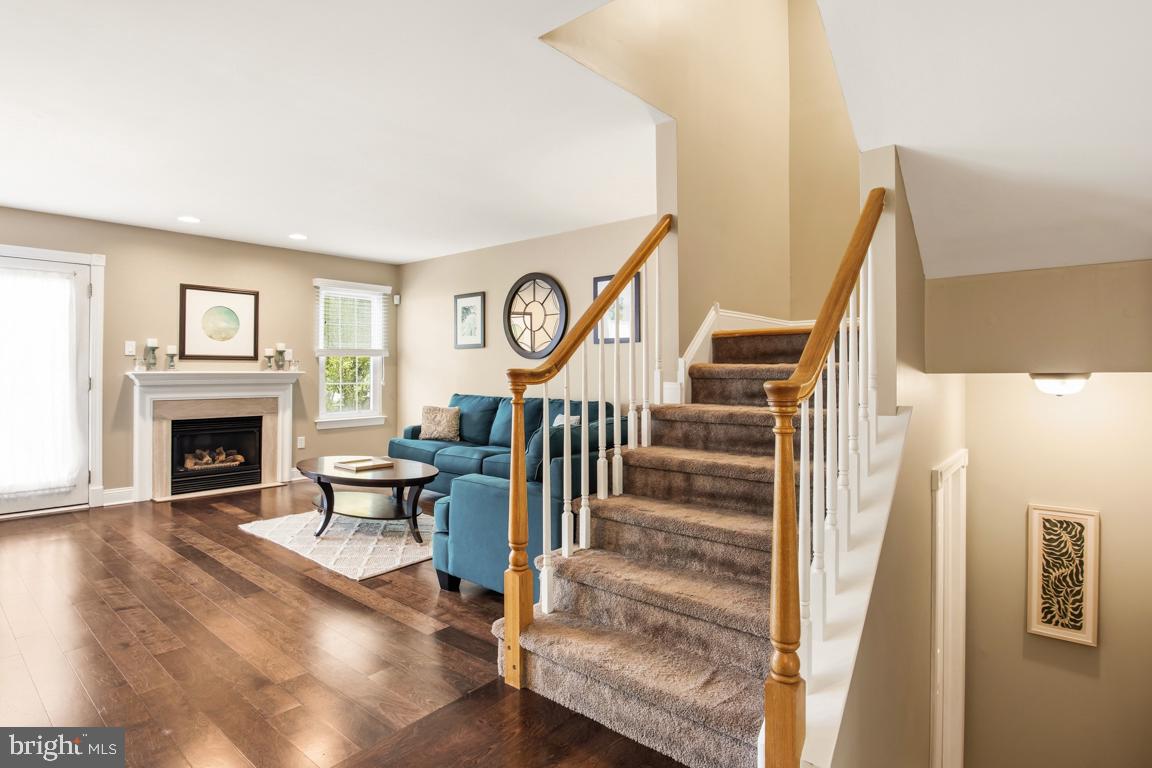 WILLIAMSBURG VILLA - Residential