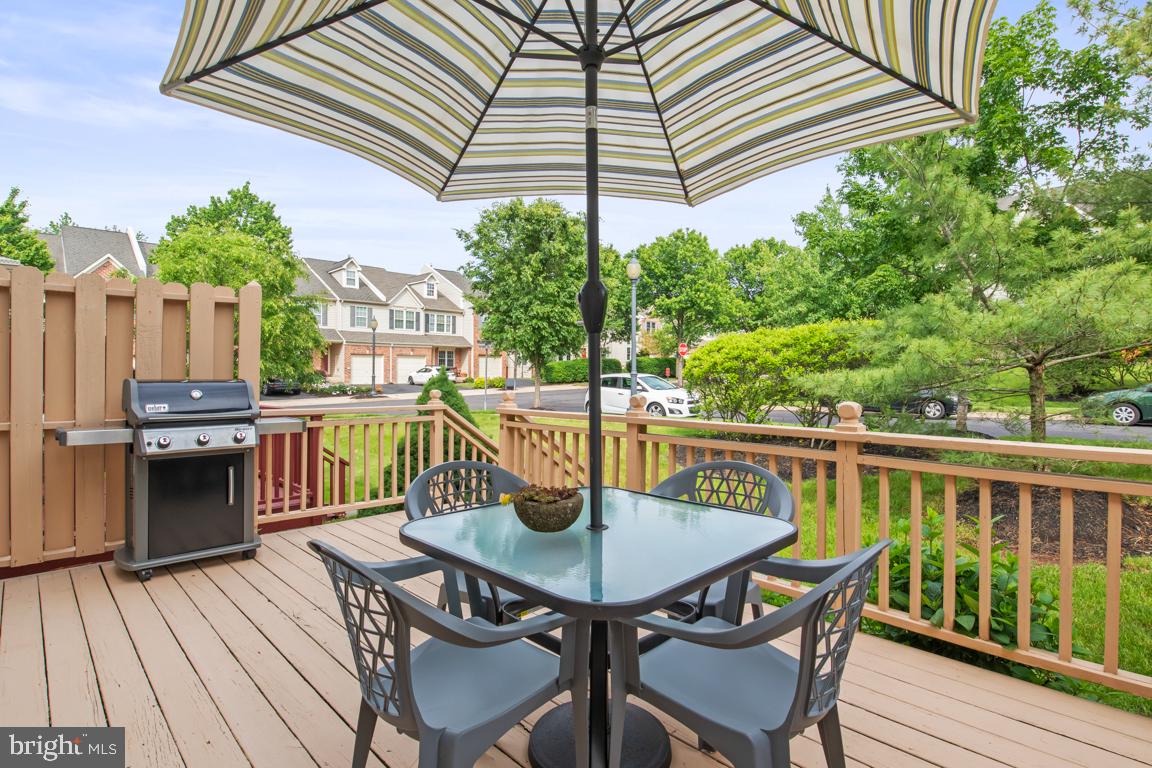 WILLIAMSBURG VILLA - Residential