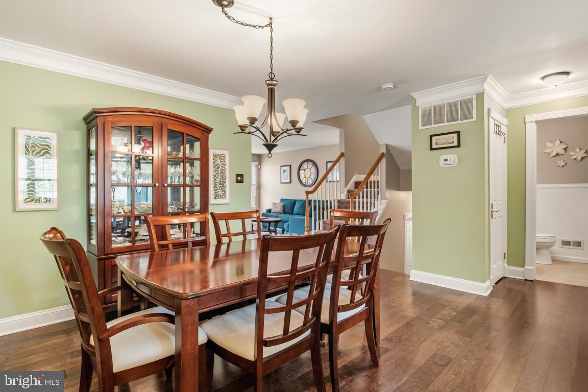 WILLIAMSBURG VILLA - Residential