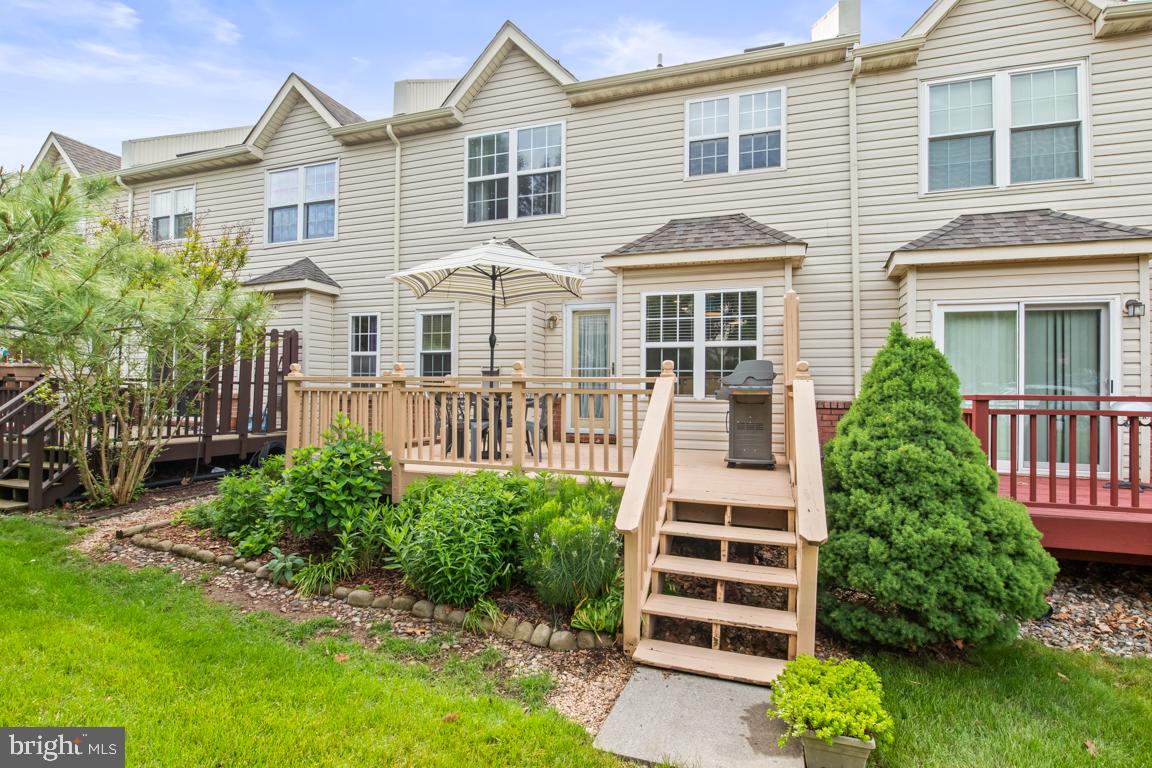 WILLIAMSBURG VILLA - Residential