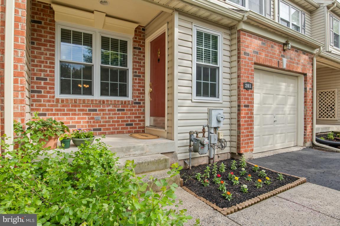 WILLIAMSBURG VILLA - Residential
