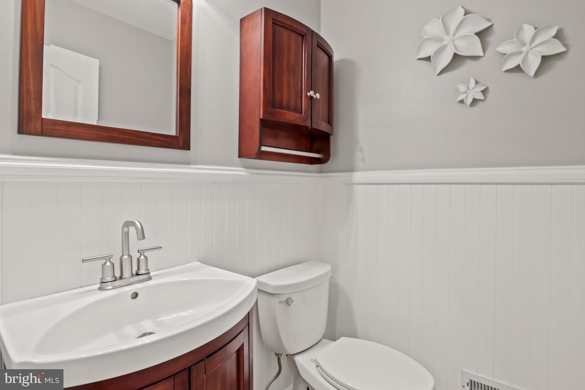 WILLIAMSBURG VILLA - Residential