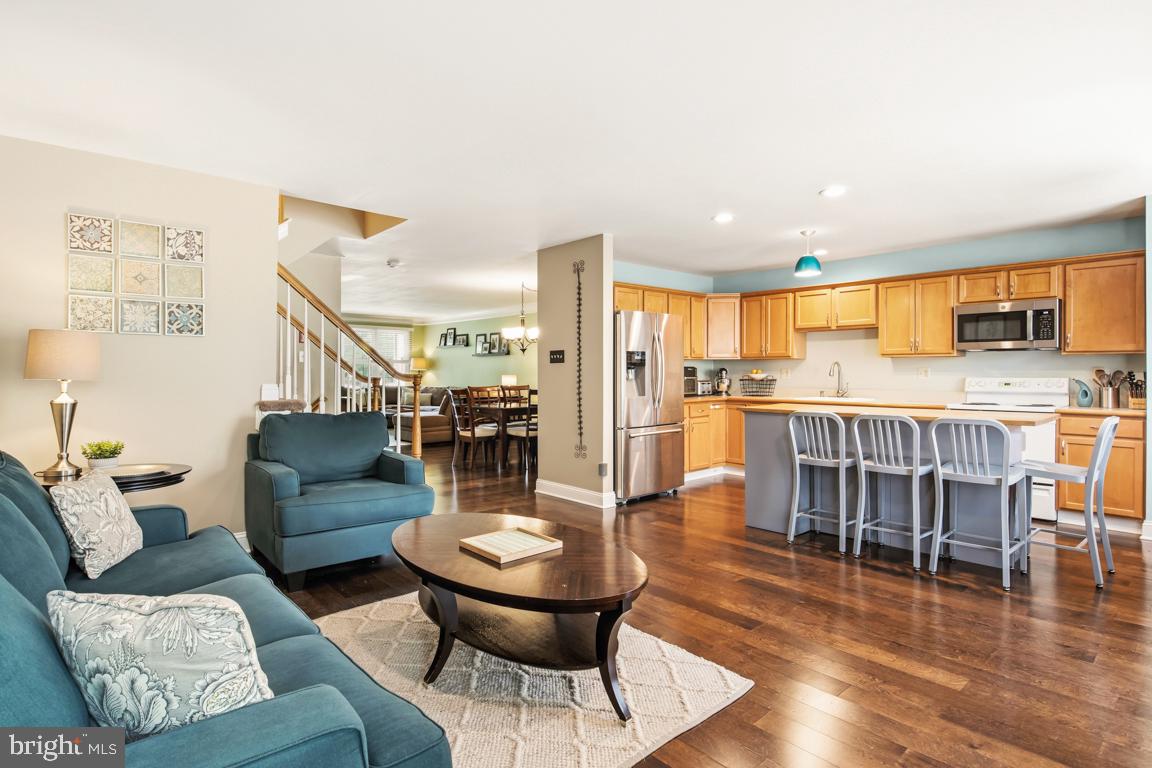 WILLIAMSBURG VILLA - Residential