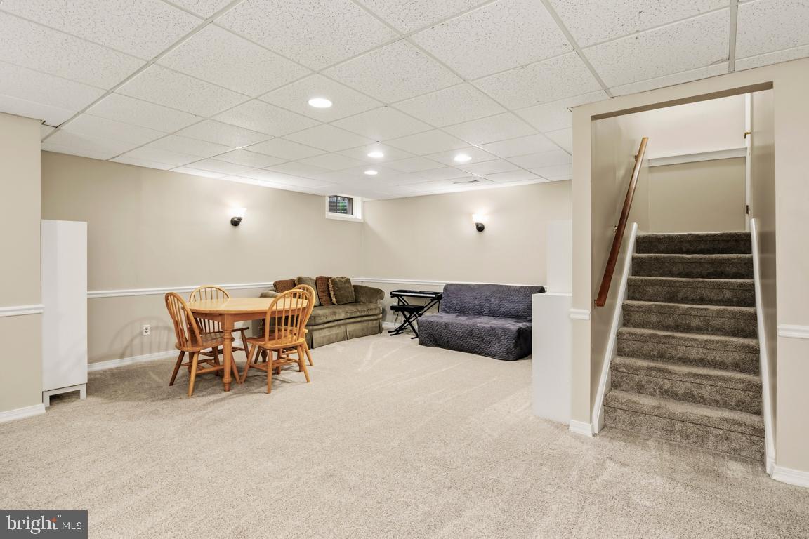WILLIAMSBURG VILLA - Residential