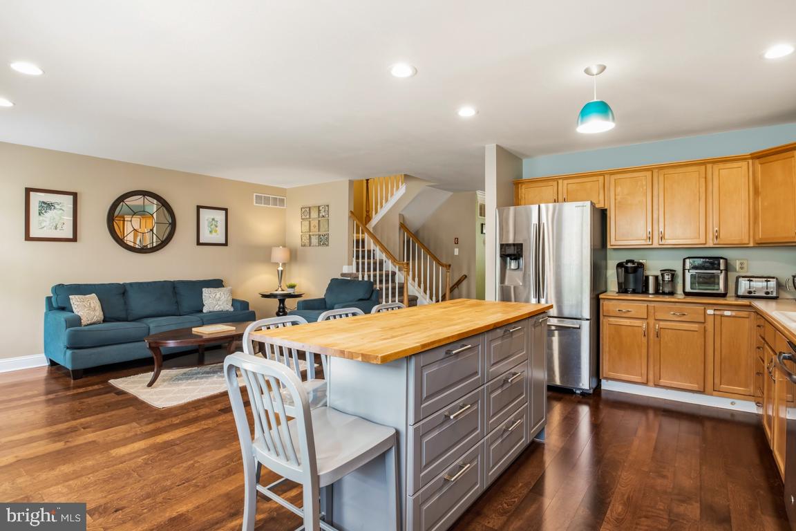 WILLIAMSBURG VILLA - Residential