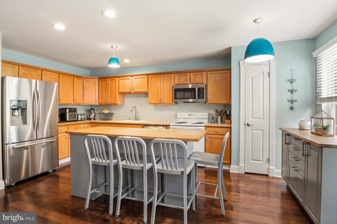 WILLIAMSBURG VILLA - Residential